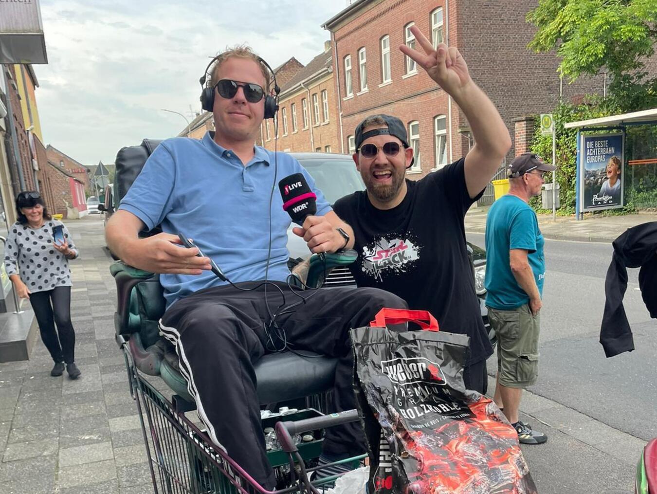 Dieser Einkaufswagen samt Inhalt wird verlost. Foto: privat 