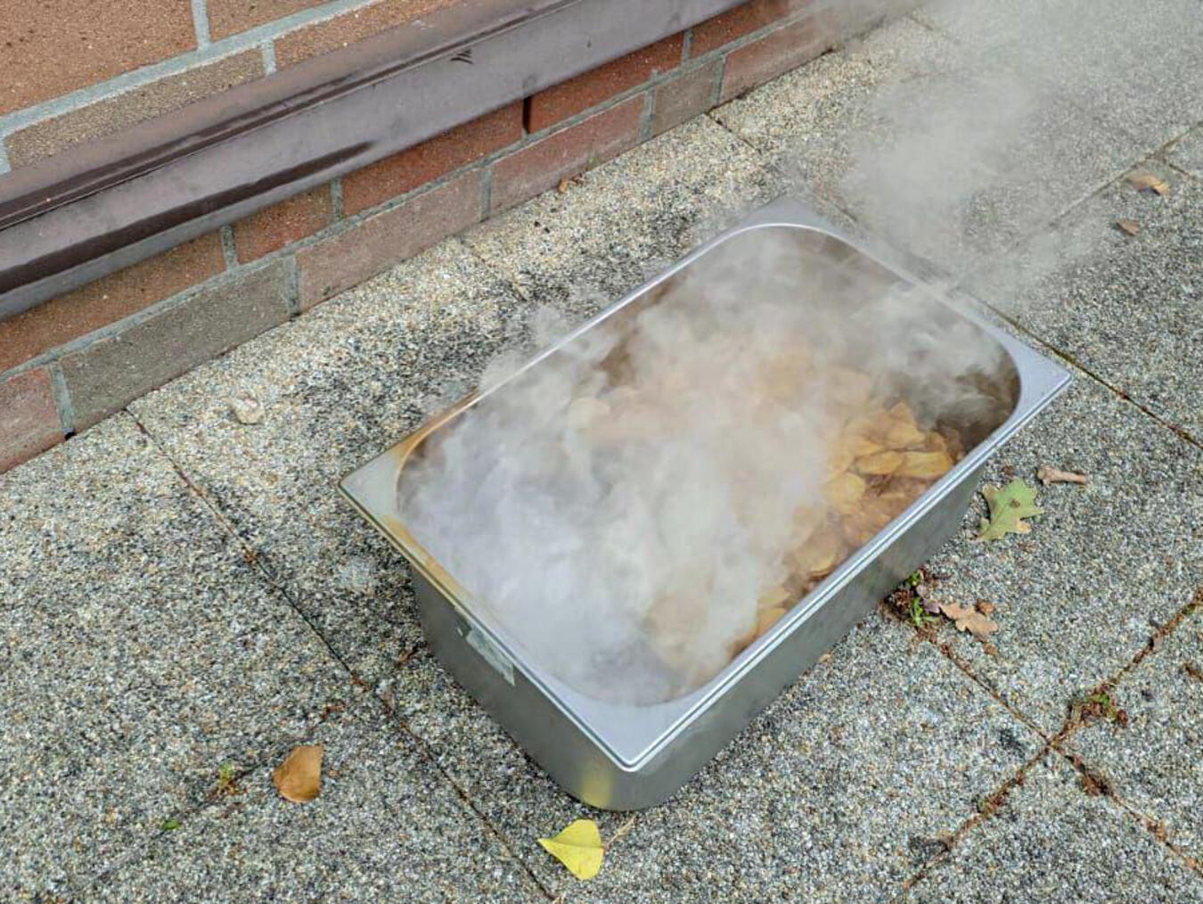 Dieser Gastronombehälter sorgte am Donnerstag für einen Feuerwehr-Einsatz in Wissel. Foto: Freiwillige Feuerwehr Kalkar