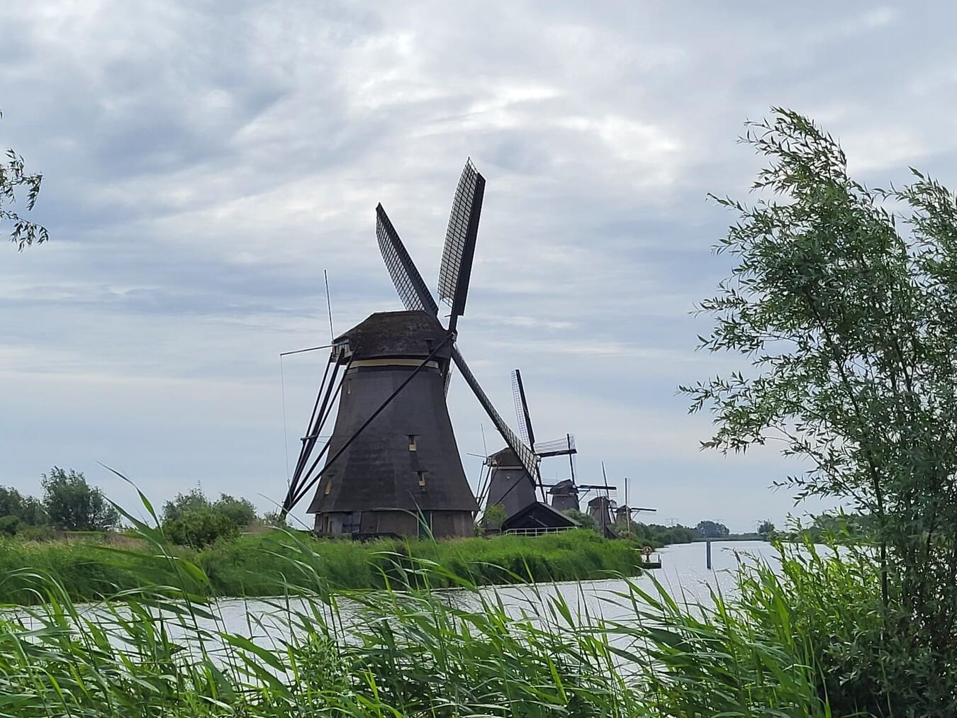 „Typisch Niederländisch“: Die letzten Fotohighlights aus dem Nachbarland "Windmühlen von Kinderdijk bei Stadtradeln in Lekkerkerk, UNESCO-Welterbe, Radtouren, Niederlande Sehenswürdigkeiten"