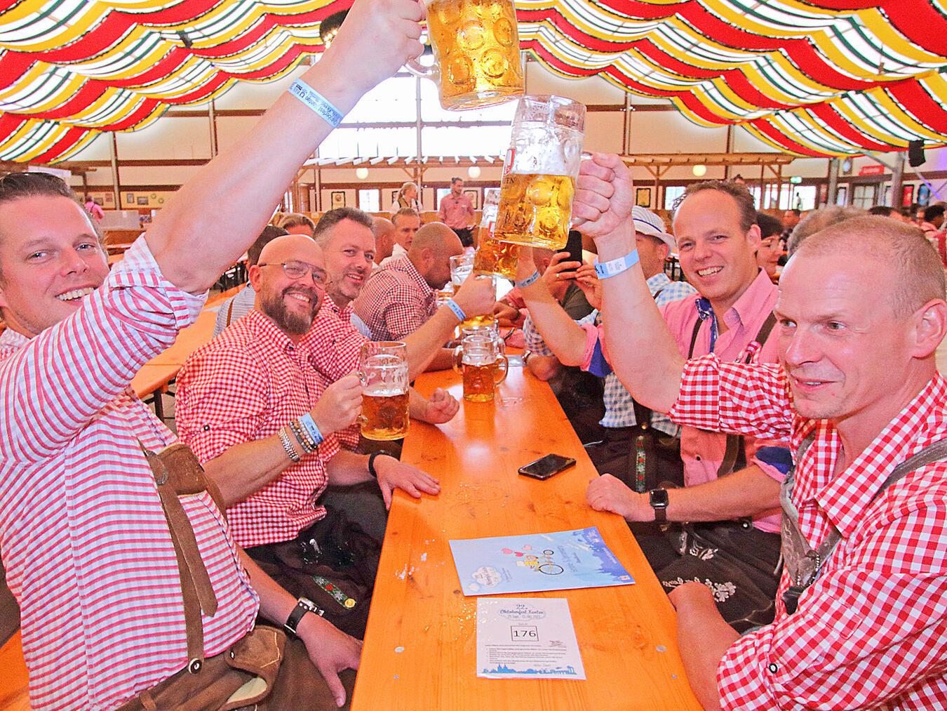 Das Xantener Oktoberfest kehrt vorerst nicht zurück Dieses Bild wird es vorerst in Xanten nicht mehr geben: Auf das klassische Oktoberfest im Xantener Festzelt müssen Fans zukünftig nämlich verzichten. NN-Foto (Archiv): Theo Leie