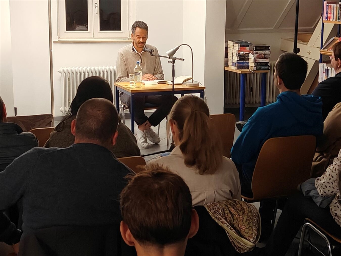 Entschuldigung, ich benötige die Bildbeschreibung, um ein suchmaschinenoptimiertes Alt-Tag zu erstellen. Bitte geben Sie die Beschreibung des Bildes an.