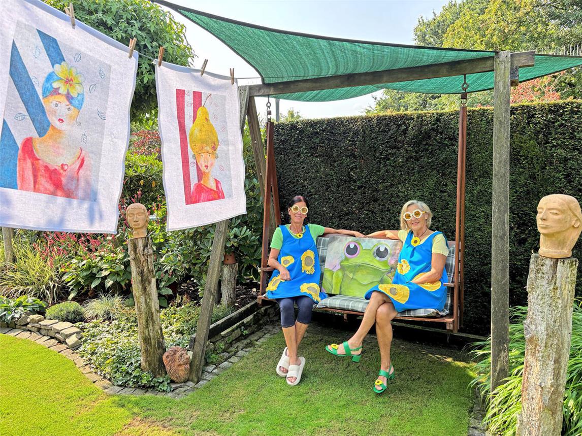 Doris Angenendt (l.) und Renate Wischinski laden dazu ein, es sich im Garten gut gehen zu lassen. NN-Fotos: CDS