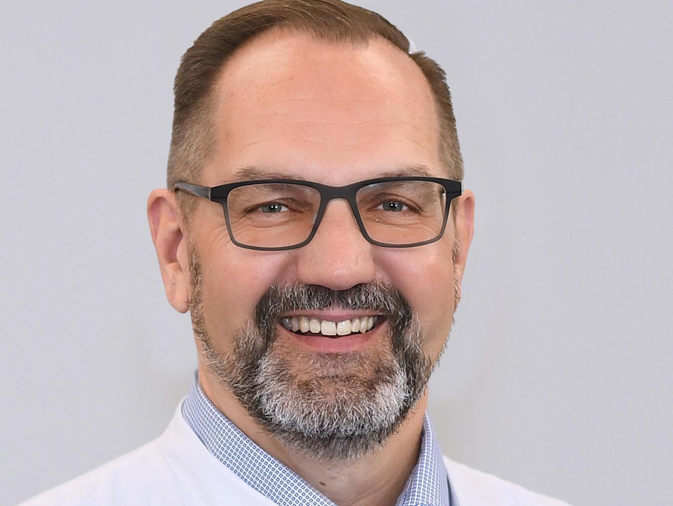 Dr. Frank Kuczera informiert über die Gefahr von Stürzen und Verletzungen im Alter.Foto: St.-Clemens-Hospital