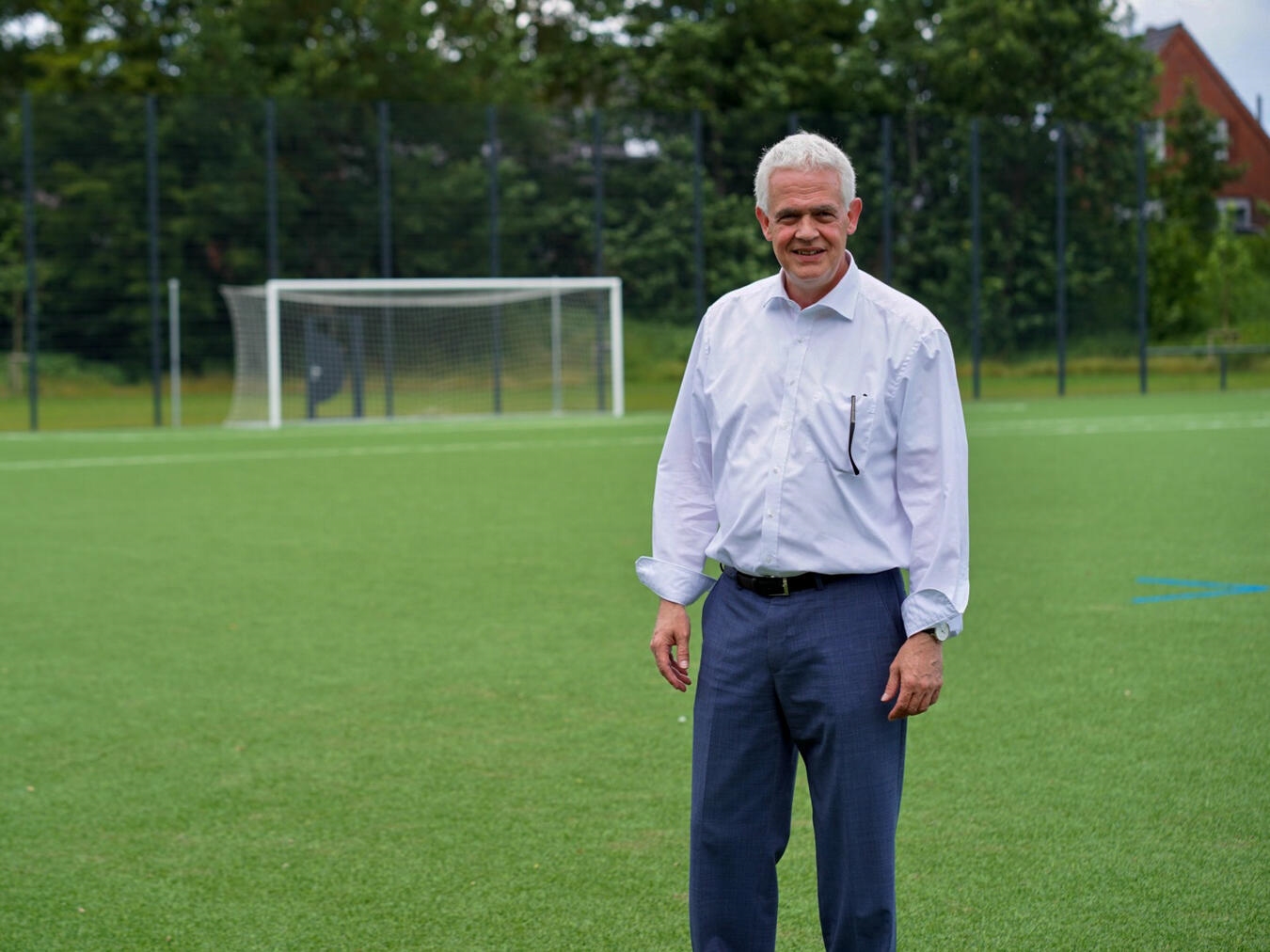 Dr. Günther Bergmann lächelt über Unterstützung im Kreis Kleve.