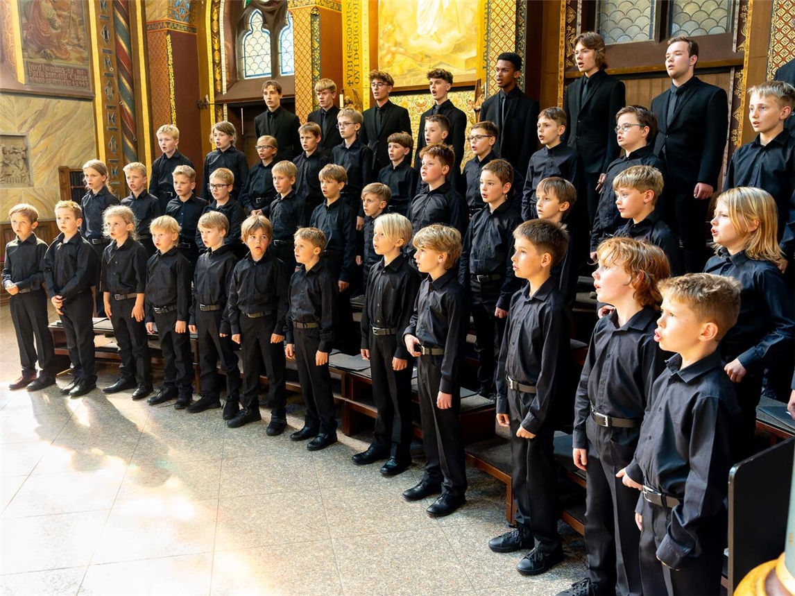 Dr. Sebastian Piel und sein Knabenchor bestreiten die musikalischen Meditationen. Foto: David Simon