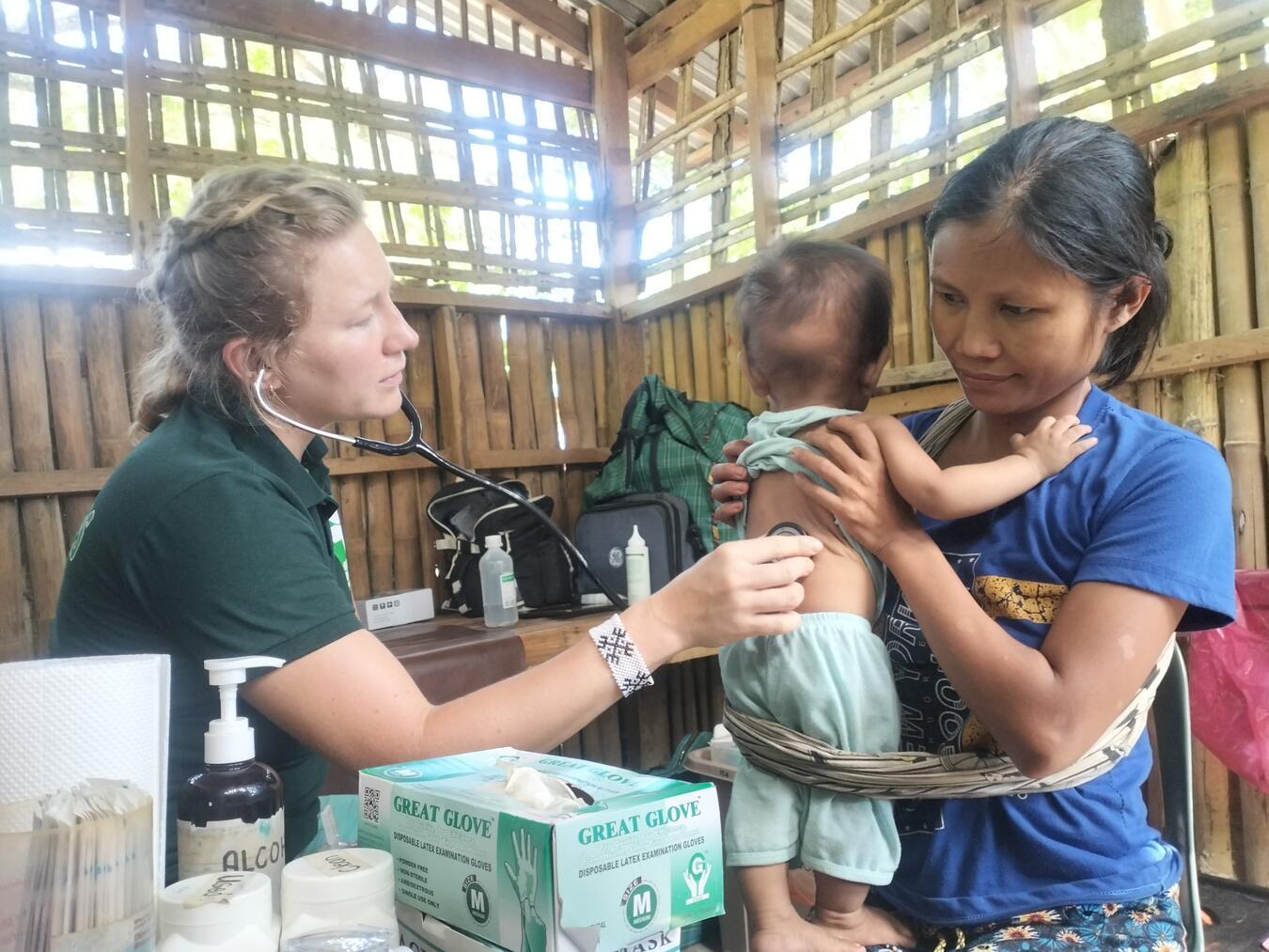Dr. Stefanie Rohrbach behandelte sechs Wochen lang indigene Völker in den Bergen der Insel Mindoro. Foto: Privat
