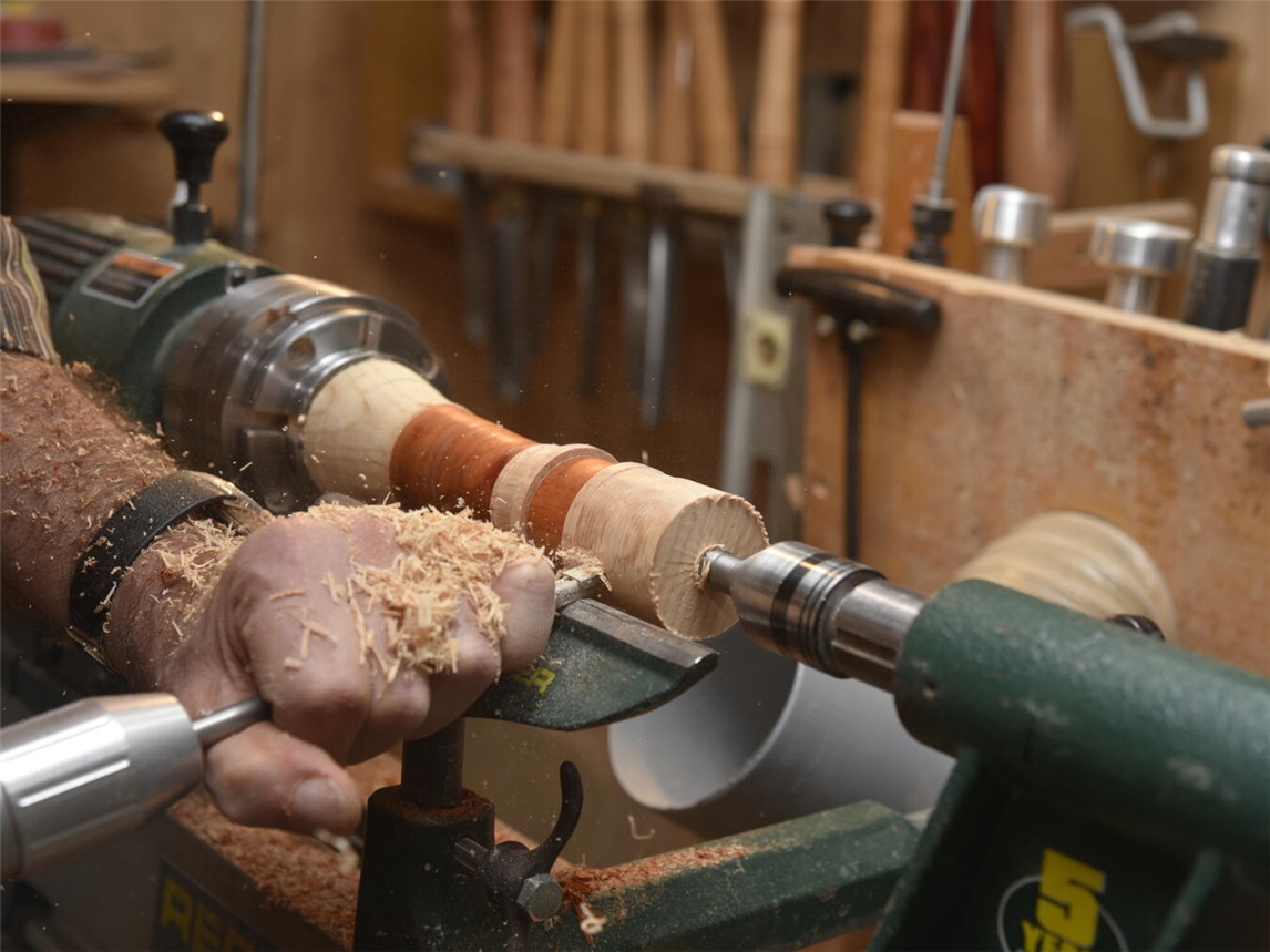 Drechselarbeiten in der Werkstatt von Norbert Reykers. Foto: privat