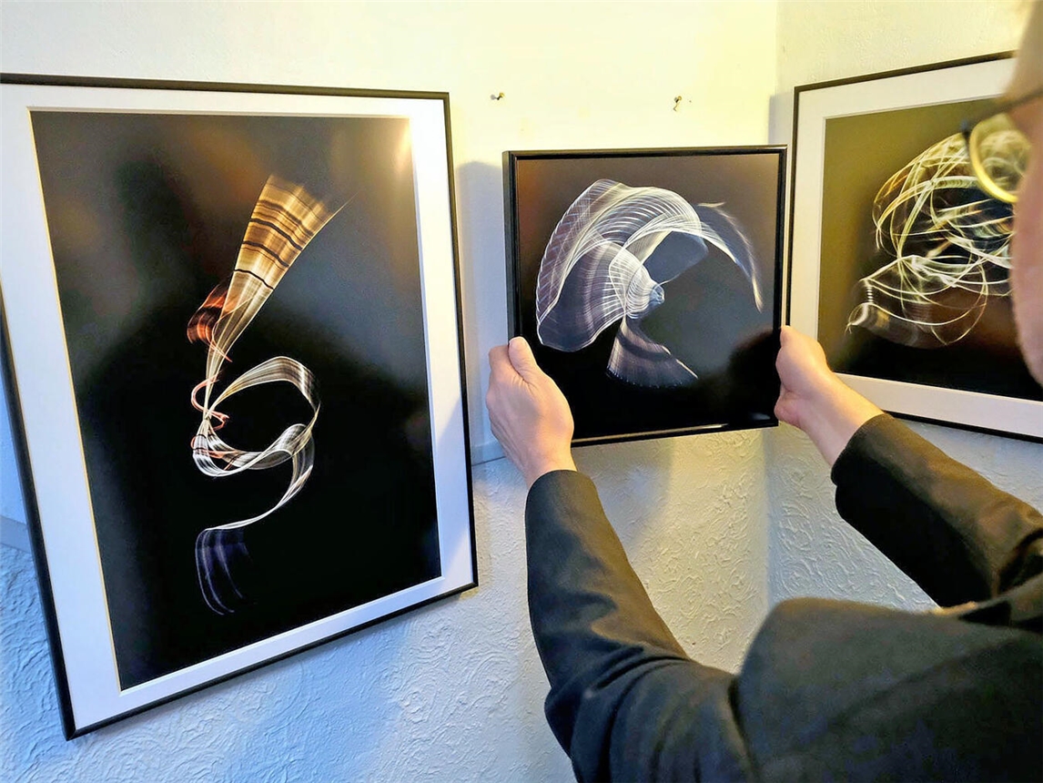 Drei Arbeiten von Uwe Woitowitz –aus der Ausstellung „Vom Foto zum Bild“. NN-Foto: Rüdiger Dehnen