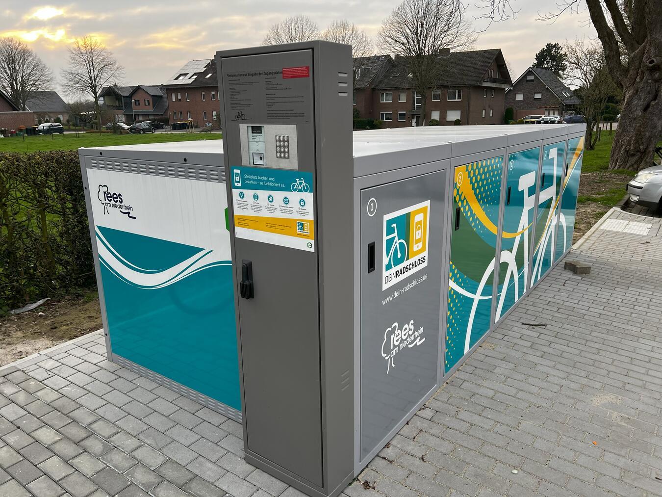 Drei der fünf Radboxen am Empeler Bahnhof sind bereits dauerhaft vermietet. Foto: Stadt Rees