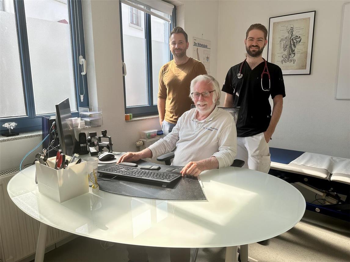 Drei Hausärzte, die ihren Beruf gerne ausüben: Sebastian Vollmer, Matthias Vollmer und Carsten Schäpers NN-Foto: SP