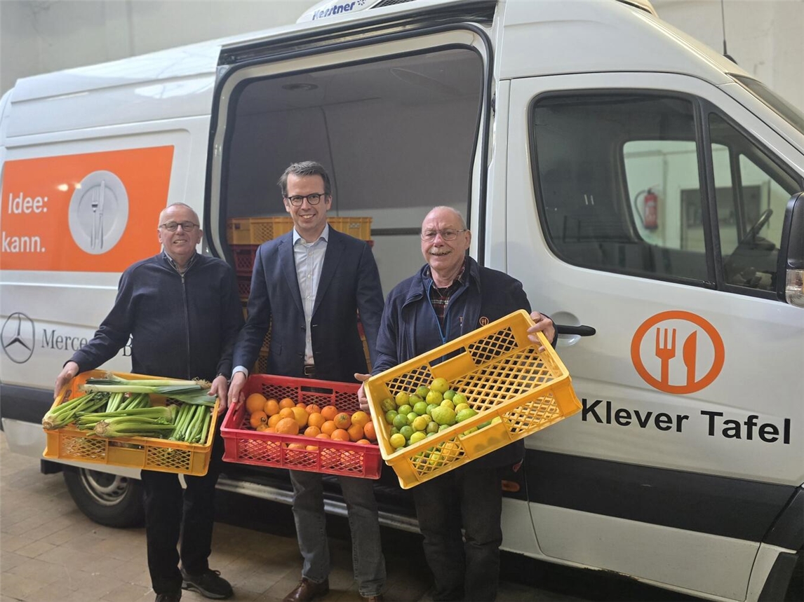 Drei Herren von der Tafel: Michael Rübo, Bernhard Sack und Rainer Huybers.NN-Foto: HF