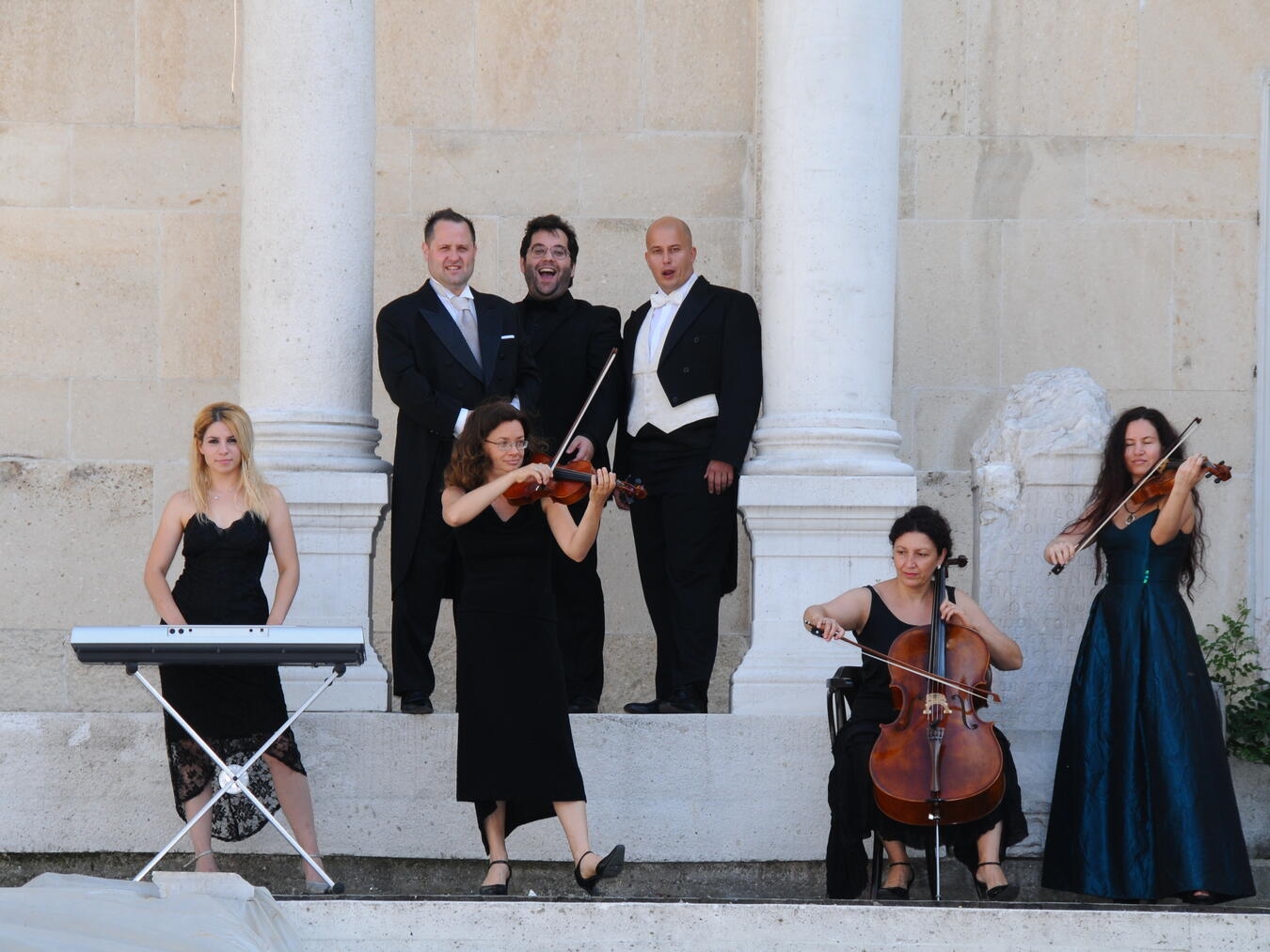 Drei himmlische Opernsänger und ein talentiertes Kammerorchester sorgen in Kevelaer für einen außergewöhnlichen Abend. Foto: Veranstalter 