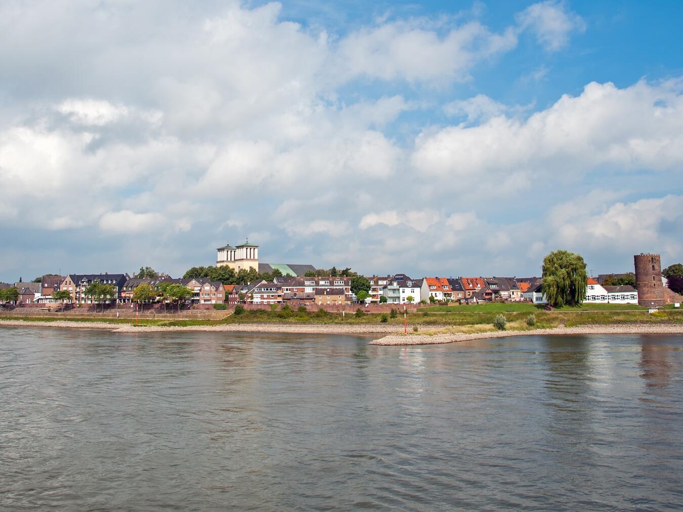 "Ansicht von Rees von der Rheinseite"