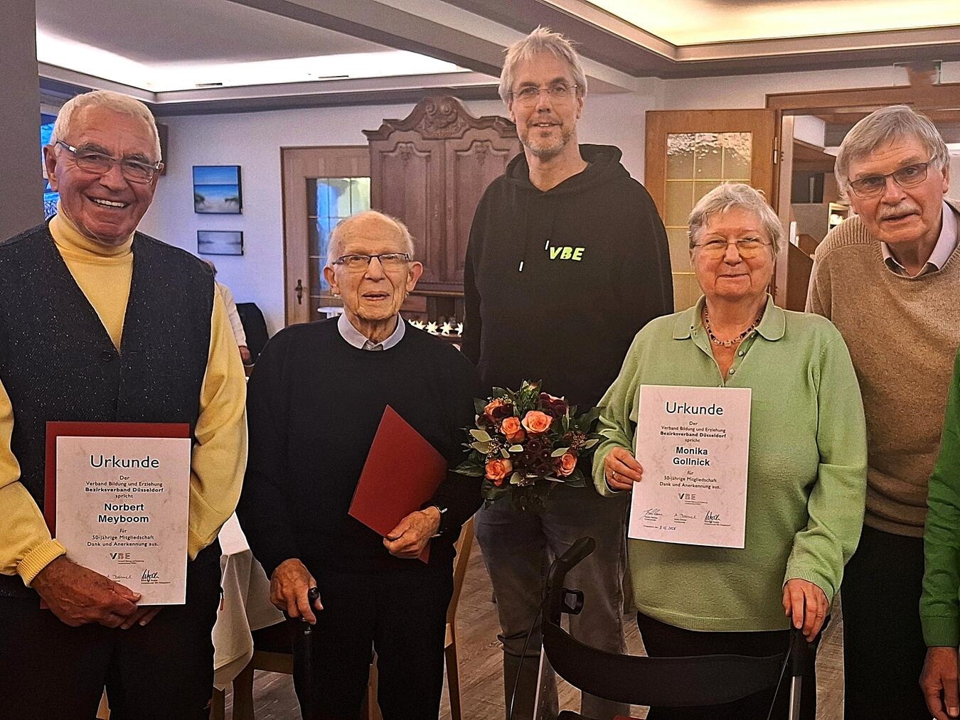 Ehrung bei den VBE-Senioren: (v. l.) Norbert Meyboom, Andreas Rosen, Bernd Lindenau, Monika Gollnick und Bernd Schäfer. Foto: VBE Kleve