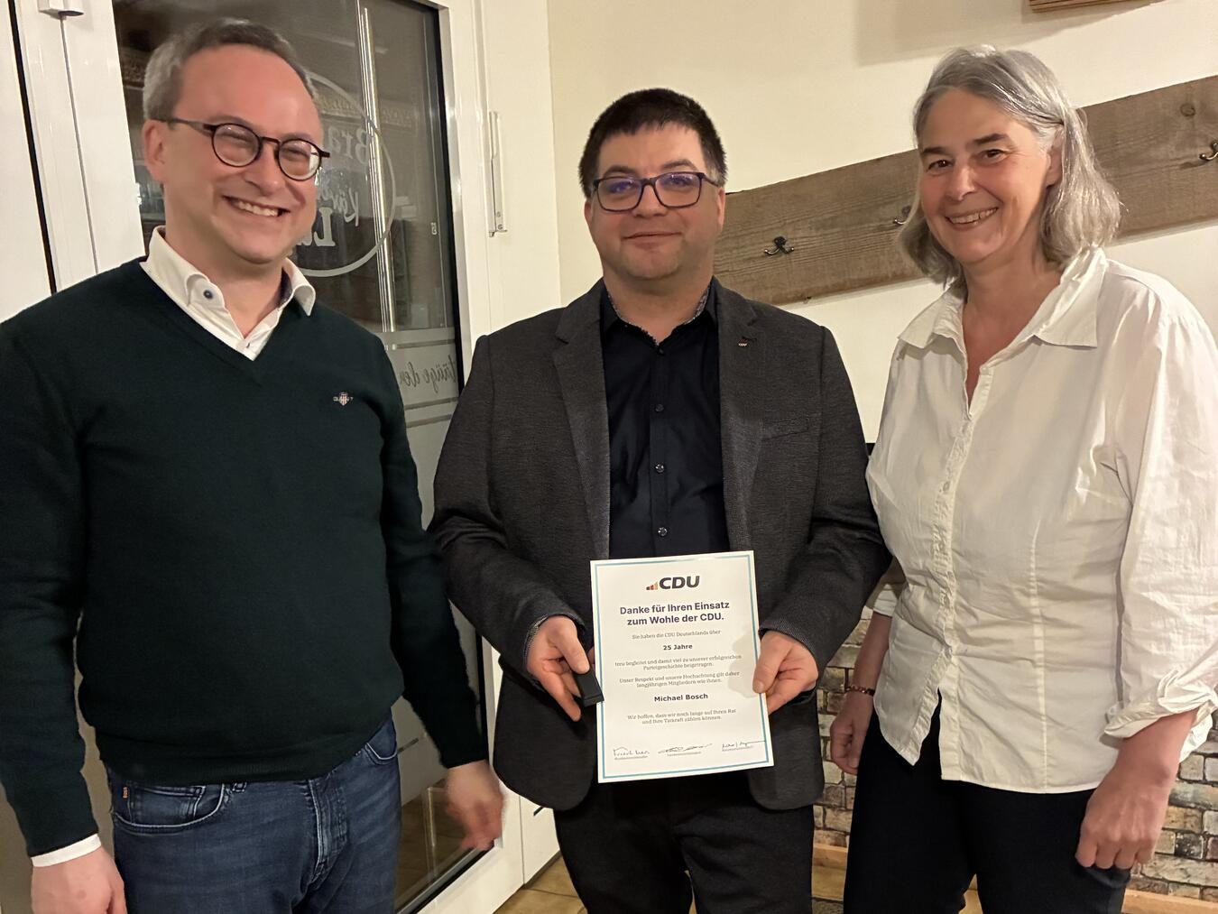 "Ehrung der Jubilare mit Matthias Mühlenhoff-Wirth, Michael Bosch und Andrea Wilbertz Mertens, Gruppenfoto, Feierlichkeit"