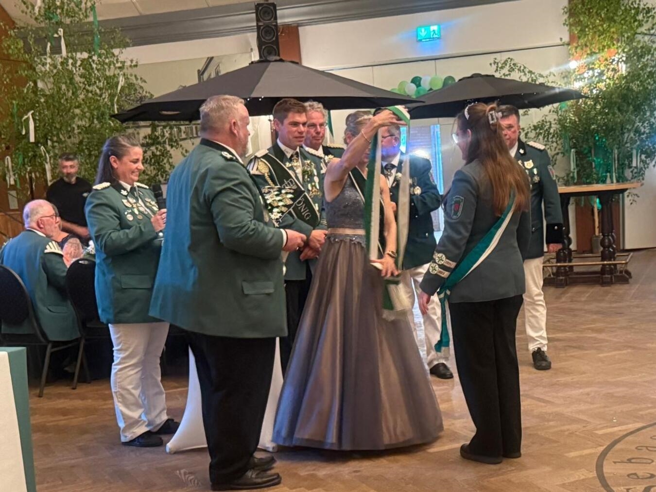 "Ehrung der Preisträger und Maikönigin bei den St. Sebastianern Emmerich, festliche Zeremonie, Tradition"