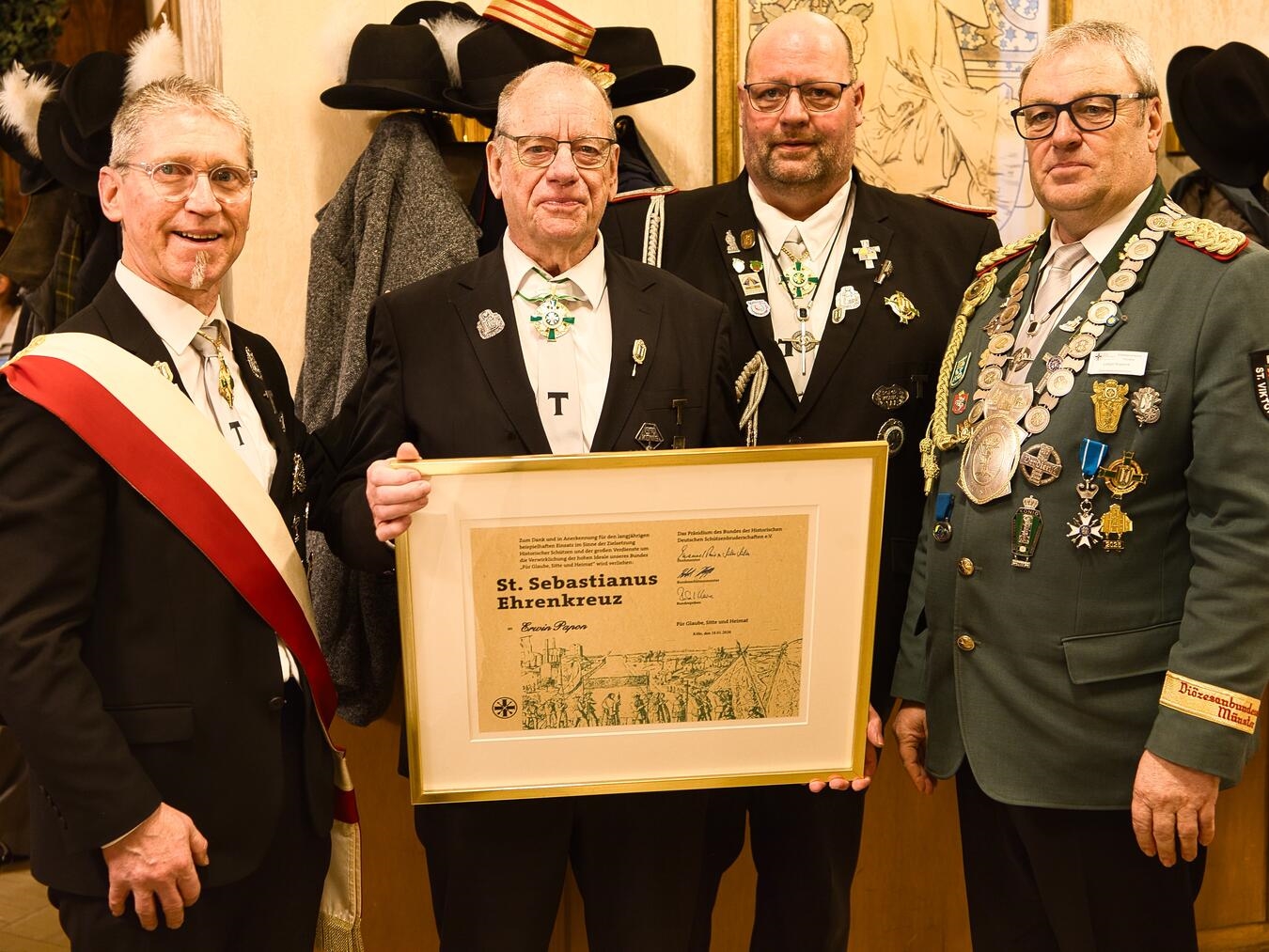 Ehrung für Erwin Papon (2.v.l.).