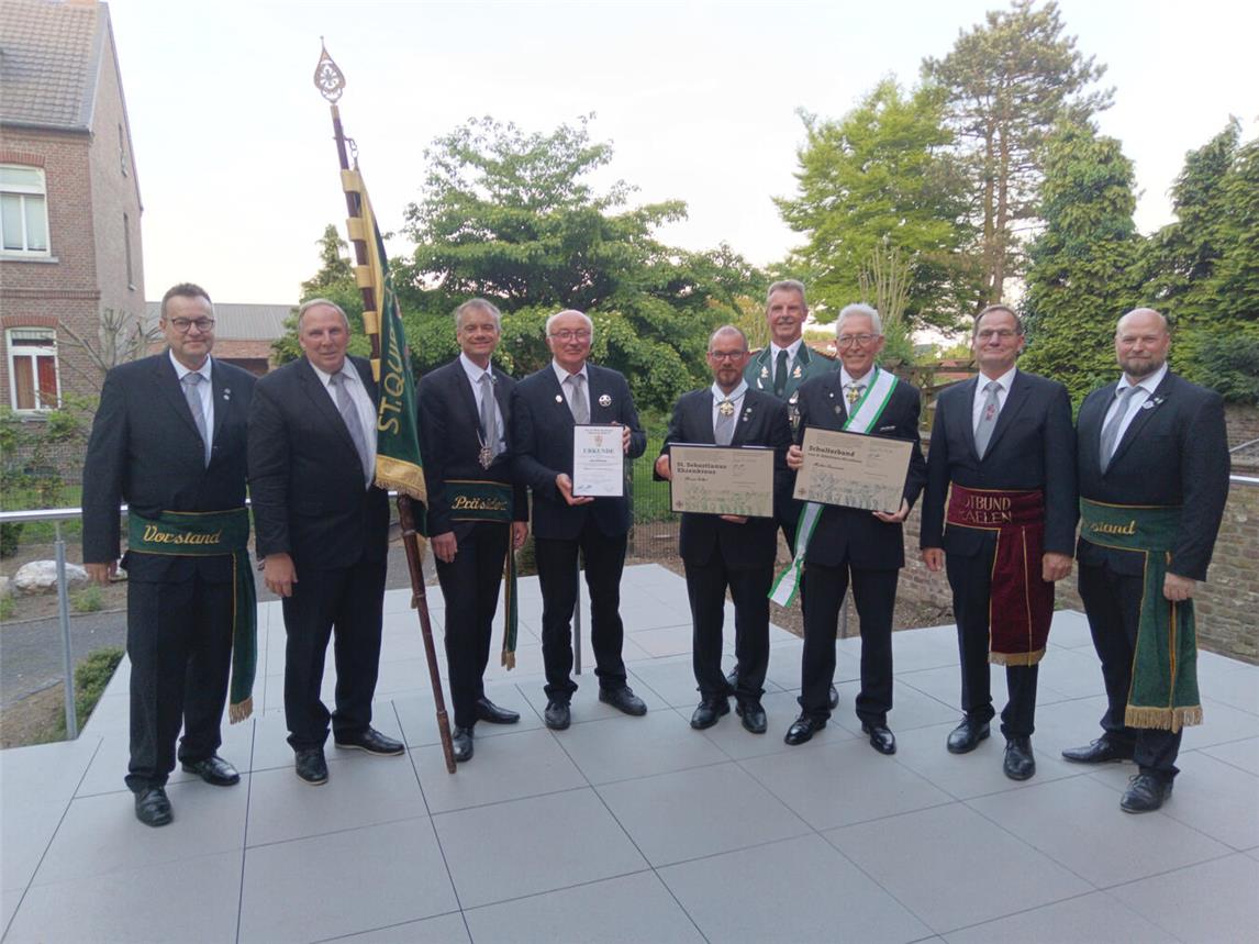 Ehrungen in Straelen (v.l.n.r): Jürgen Opschroef, Hartmut Oppitz, Dr. Norbert Sensen, Josef Mailänder, Thomas Vollert, Hans-Gerd Bachus, Hubert Laumann, Heinrich Brimmers und Johannes Zanders.Foto: privat