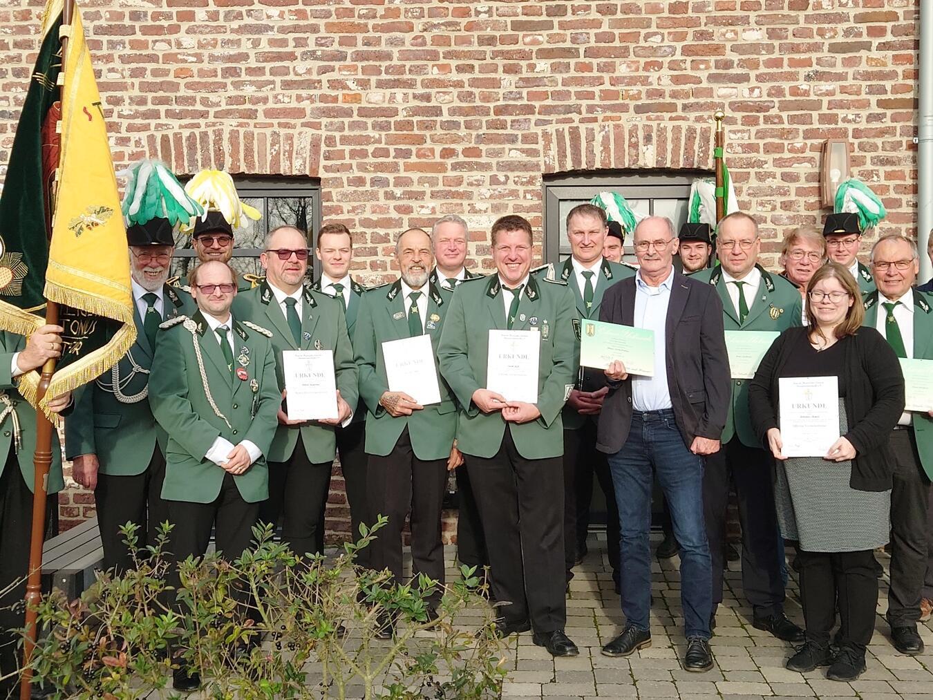 Ehrungen und Auszeichnungen bei der Bruderschaft Pont. Foto: Egbert Schimke