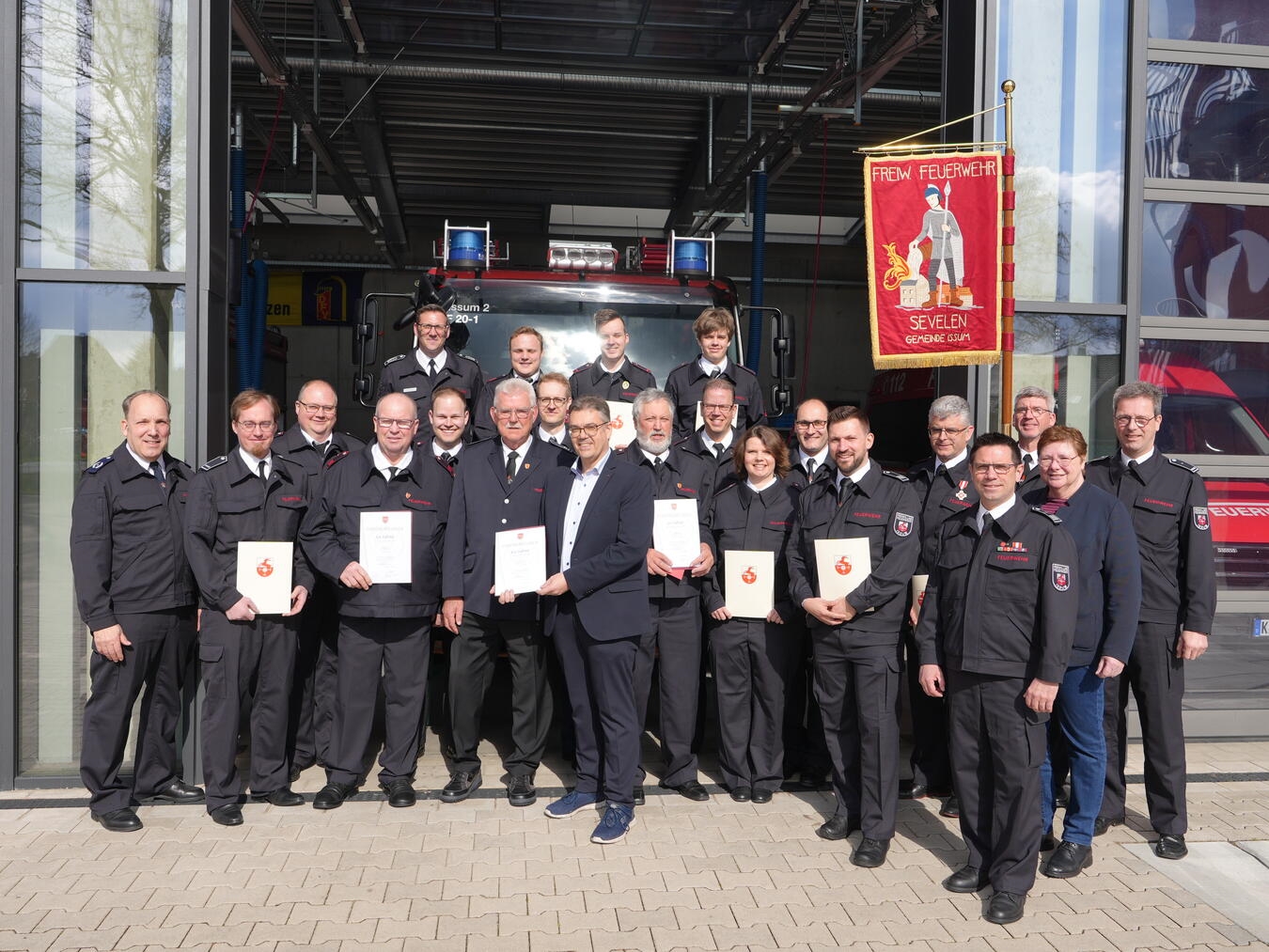Ehrungen und Beförderungen bei der Freiwilligen Feuerwehr der Gemeinde Issum.Fotos: privat