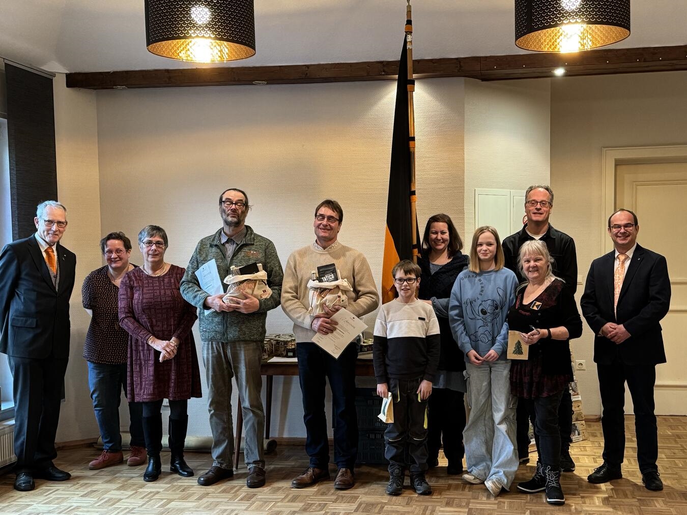 Ehrungen und Neuaufnahmen standen bei der Kolpingsfamilie Elten an. Foto: privat