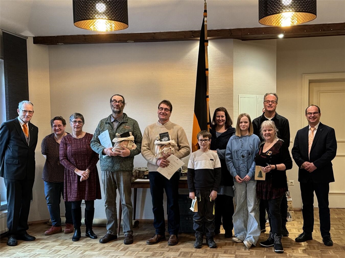 Ehrungen und Neuaufnahmen standen bei der Kolpingsfamilie Elten an. Foto: privat