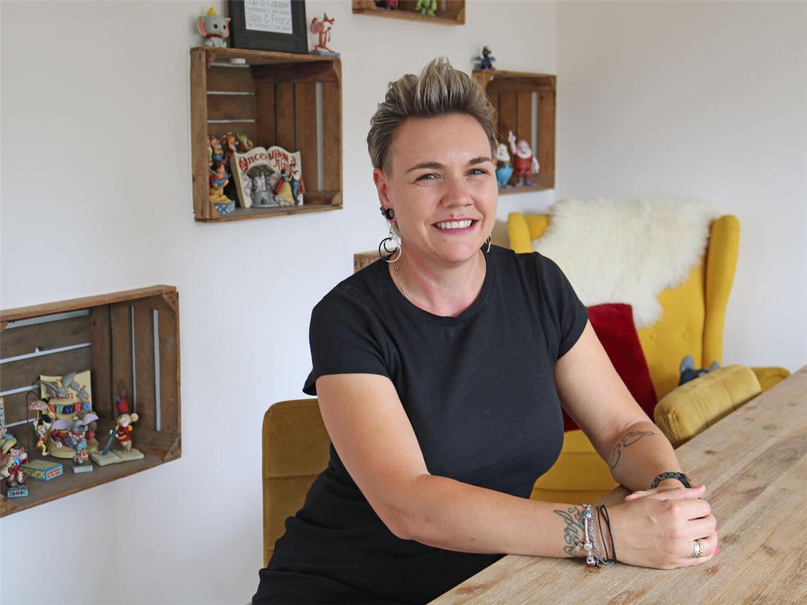 Ein „bisschen aufgeregt“ ist Ulrike Wrobel schon: „Man weiß ja nicht, was auf einen zukommt.“ Aber die Vorfreude auf die Fashion Week überwiegt eindeutig. NN-Foto: CDS