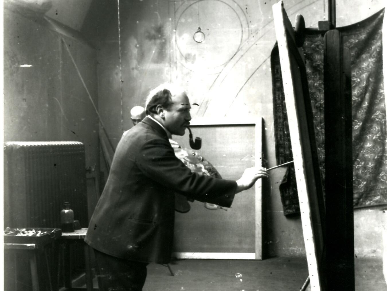Ein Dokument aus dem Nachlass Udo Durchgrafs: „Der Künstler Heinrich Froitzheim in seinem Atelier um 1915“. Foto-Quelle: © Kreisarchiv Kleve (N69, 162)