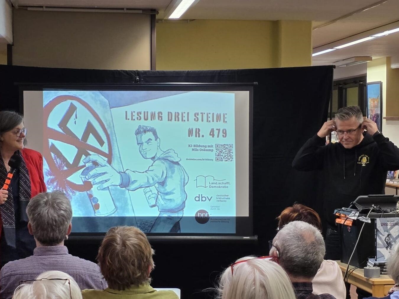 Ein eindringlicher Abend mit Nils Oskamp in Emmerich. Foto: Inken Brenner/Stadtbücherei Emmerich