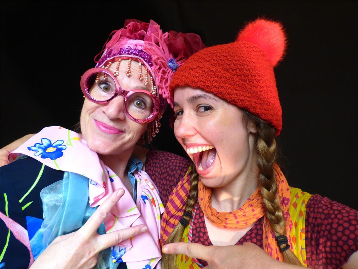 Ein Geschenk zur Einschulung gibt es für Kinder in Emmerich, unter anderem für „Rotkäppchen“.Foto: Frauke Brenne