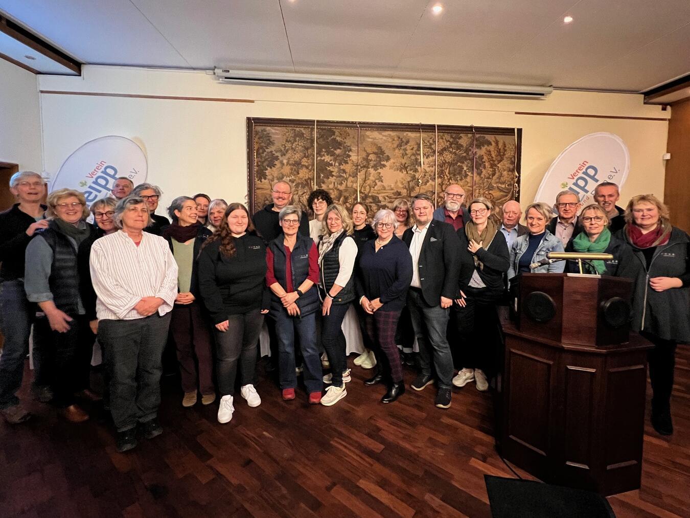 Ein großes Dankeschön an alle Aktiven des Kneippvereins Elten mit der Vorsitzenden Dr. Manon Loock-Braun, 2. Vorsitzender Günter Puhe und Ortsvorsteher Albert Jansen. Foto: privat