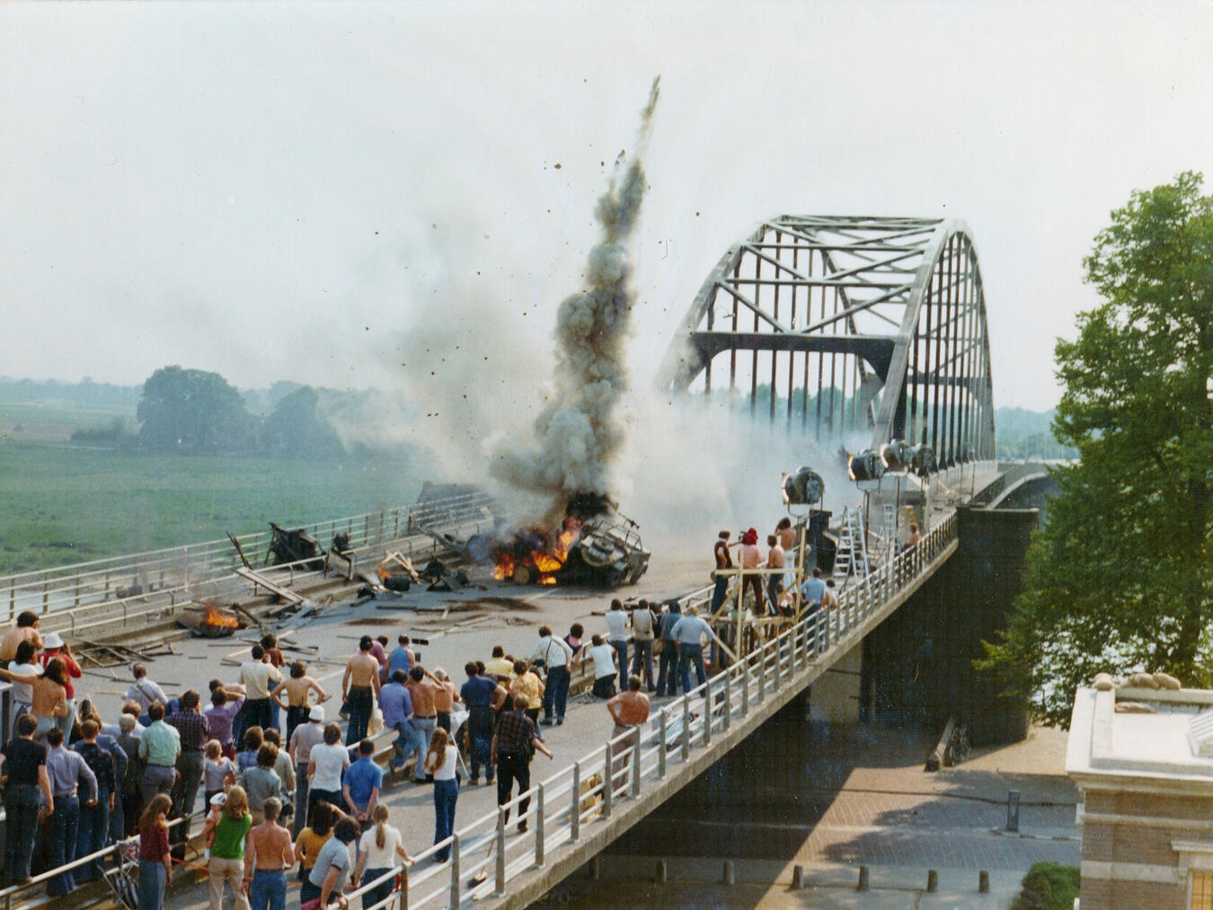 Wilhelminabrücke Deventer 1976, Drehort als Arnheim-Brücke, historischer Filmset, Kriegsfilm-Szene.