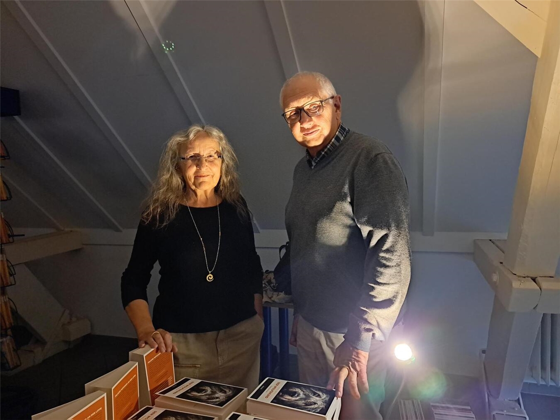 Ein Mord und ein riesiger Hund in der Idylle – darum und mehr ging es in der Lesung von Renate Wirth und Thomas Hesse. Foto: Stadt Rees