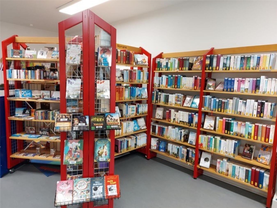 Ein vielfältiges Angebot steht den Lesern in der Bücherei zur Verfügung.Foto: privat