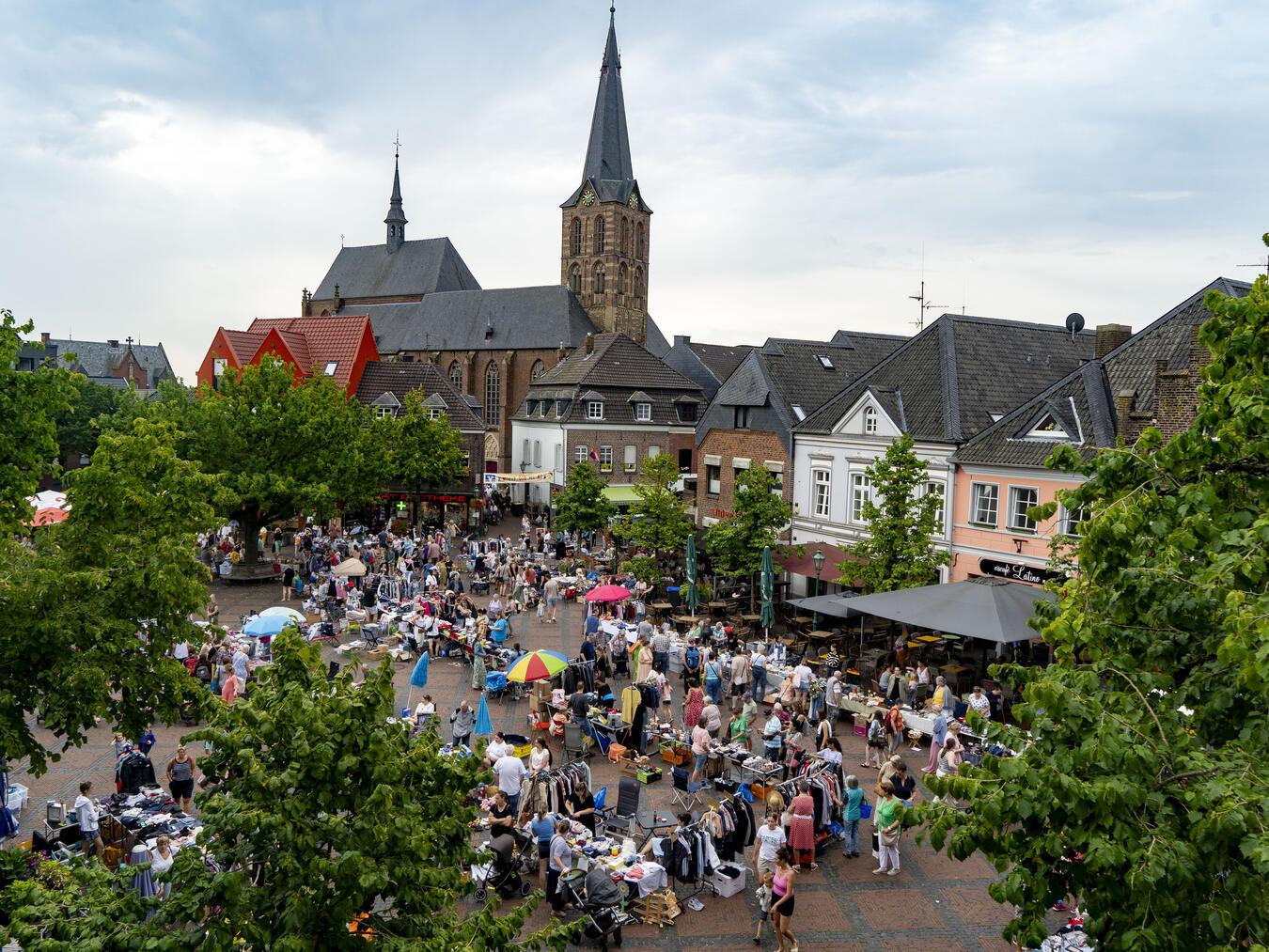 Ein voller Erfolg: die Schnäppchenmärkte in Straelen.Foto: G. Seybert