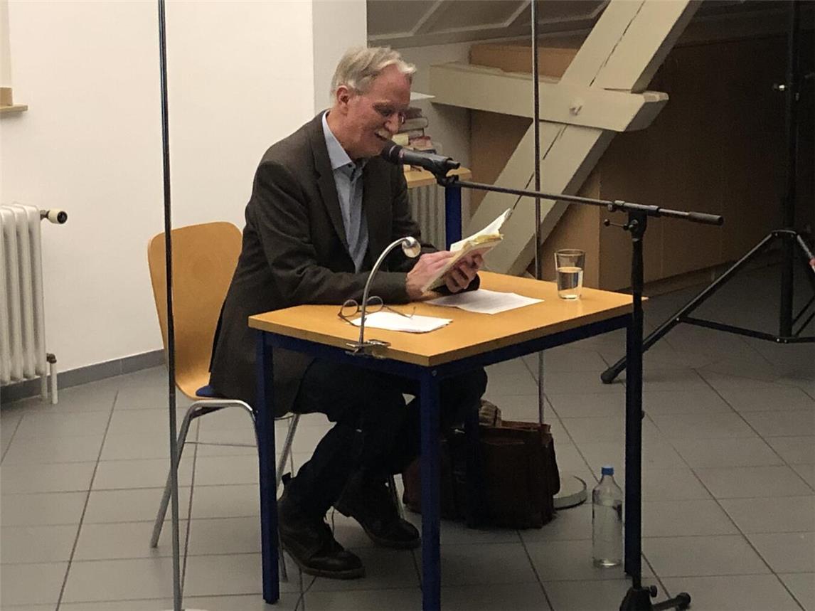 Einblicke in die Hanse bot Dr. Veit Veltzke in seiner Lesung aus seinem neuen Buch in der Stadtbücherei Rees. Foto: Stadt Rees