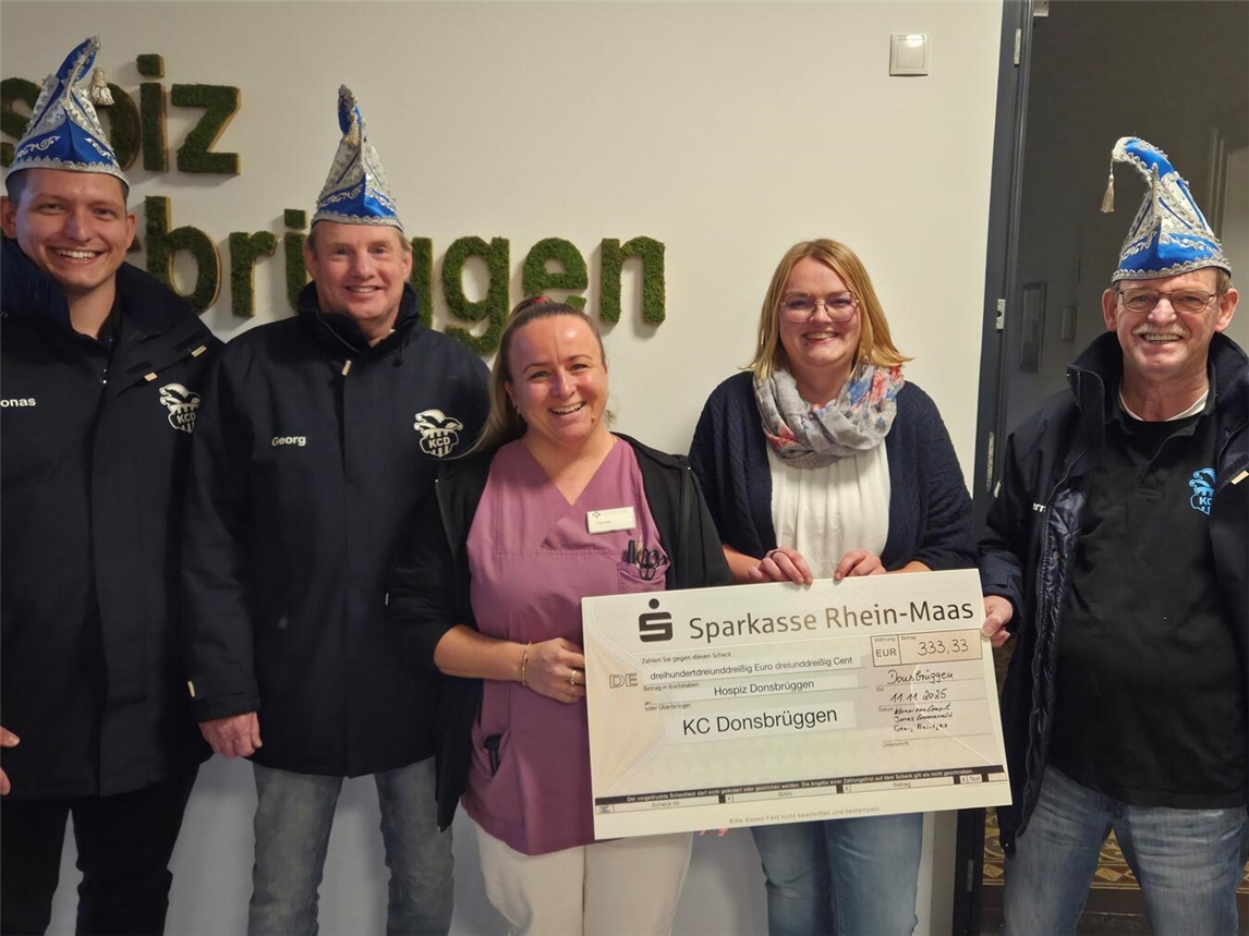 Eine Abordnung des Vereins besuchte das örtliche Hospiz und überreichte die Spende. Foto: KC Donsbrüggen