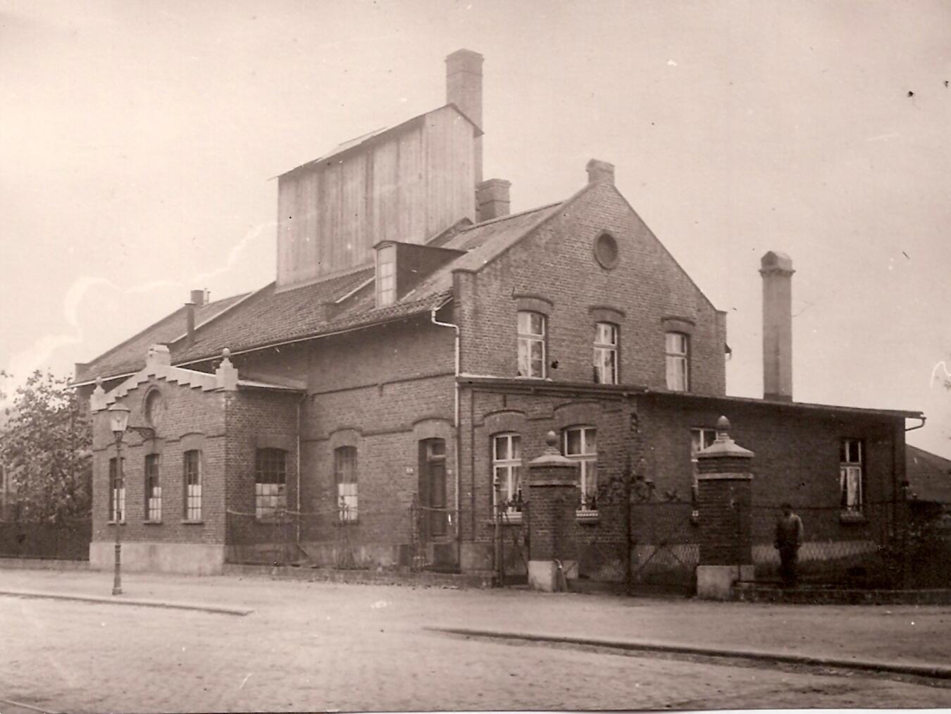 Eine alte Aufnahme der Gasanstalt, die sich Vor dem Delltor befand, um das Jahr 1900.Foto: Stadtarchiv Rees.