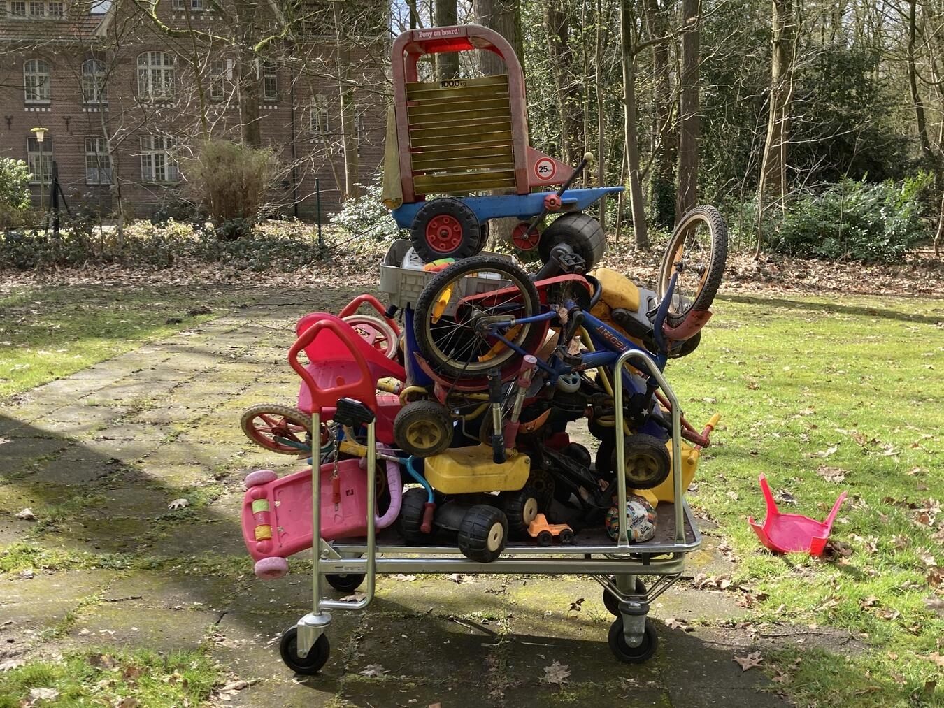 Eine Arbeit von Ronja Helsberg und Tino Brandt. Foto: ArToll Kunstlabor