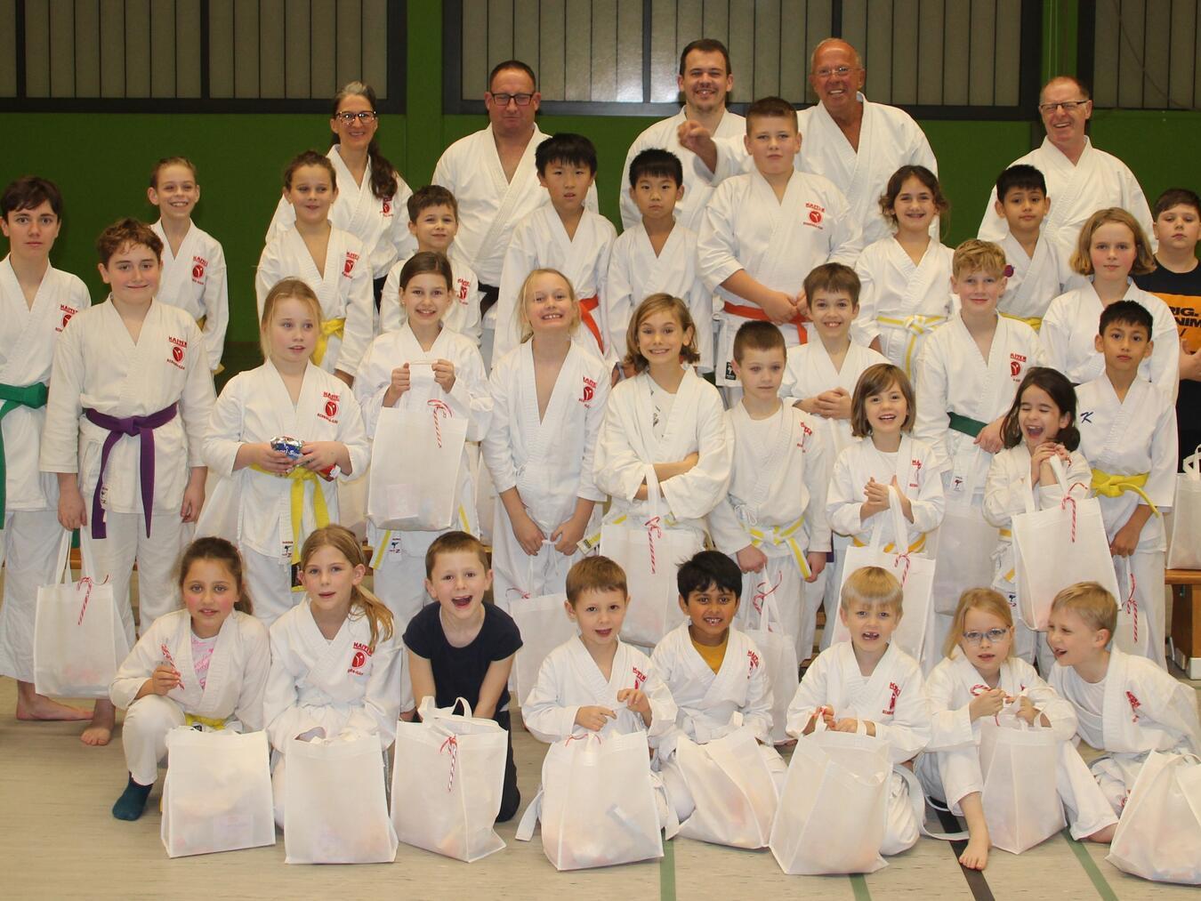 Nikolausfeier bei Kaiten Bedburg-Hau Eine gut gelungene, kleine Nikolausfeier fand in den strahlenden Augen der Kinder ein fröhliches Ende. Foto: Kaiten Bedburg-Hau