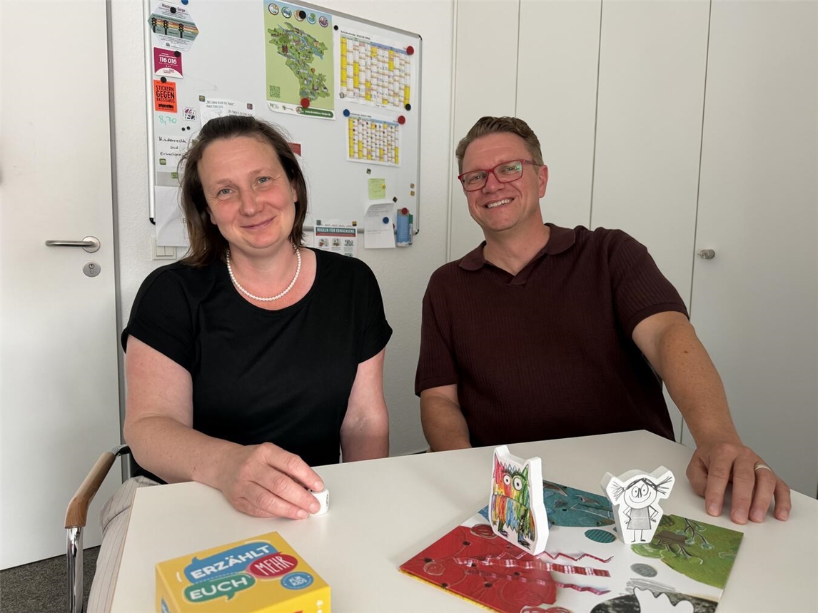 Janine Wolf und Peter Erprath von der Caritas bei Beratungsgespräch, betonen die Grenzen von KI in der Familienberatung.