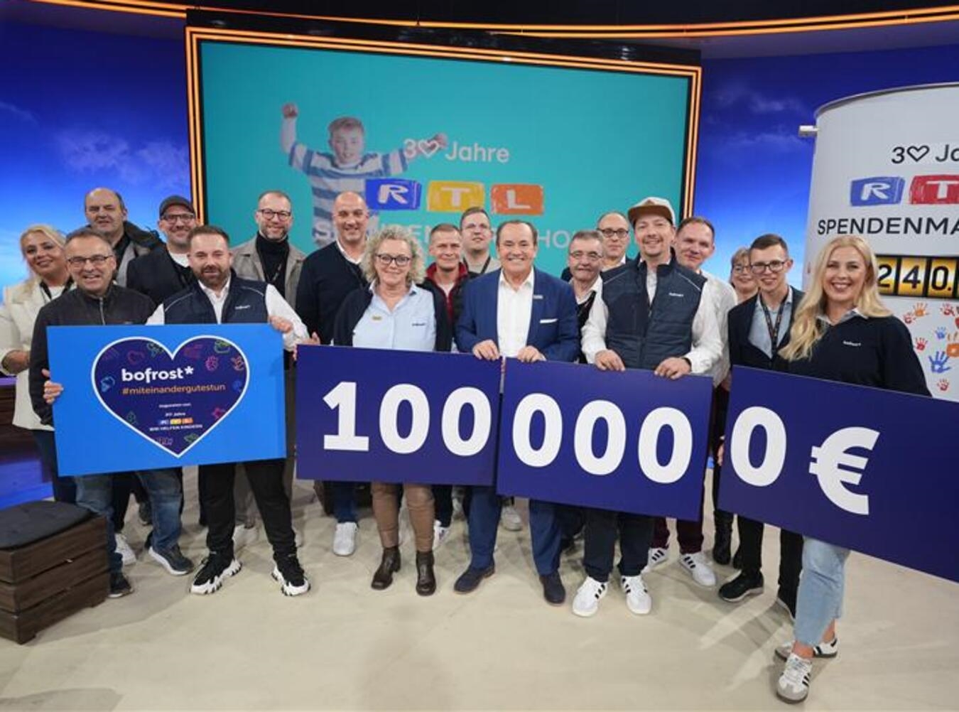 Eine Million Euro für konkrete Bildungs- und Betreuungsangebote: Zum zehnten Mal in Folge hat Bofrost im Rahmen des RTL-Spendenmarathons eine Spendensumme von einer Million Euro an die „Stiftung RTL – Wir helfen Kindern“ übergeben.Foto: RTL/Guido Engels