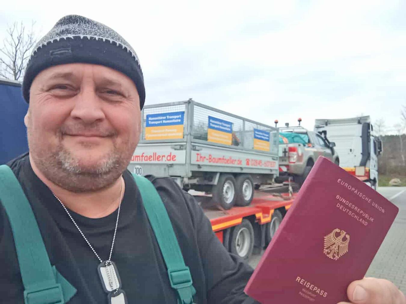 „Die Menschen
müssen weiterleben“ Eine Panne zwingt zur Rückkehr: Martin Broekmann. Foto: privat