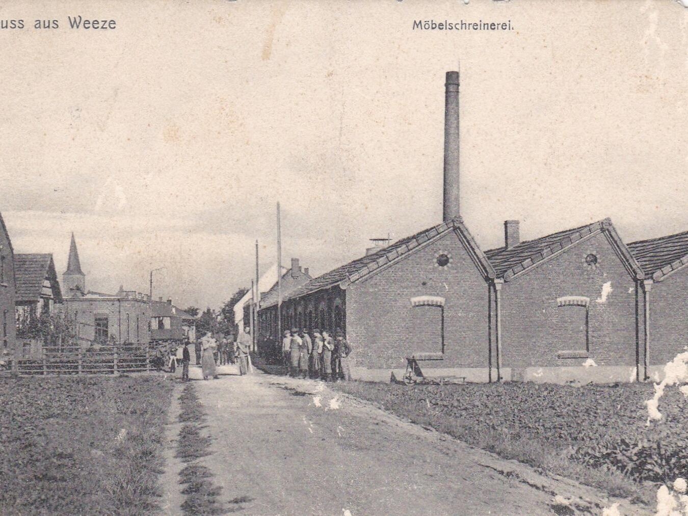 Eine kleine Reise durch die Weezer Geschichte Postkarte von 1906 zeigt Möbelschreinerei Geenen, historisches Handwerk, antike Werkstatt, Vintage-Design. Foto: privat.