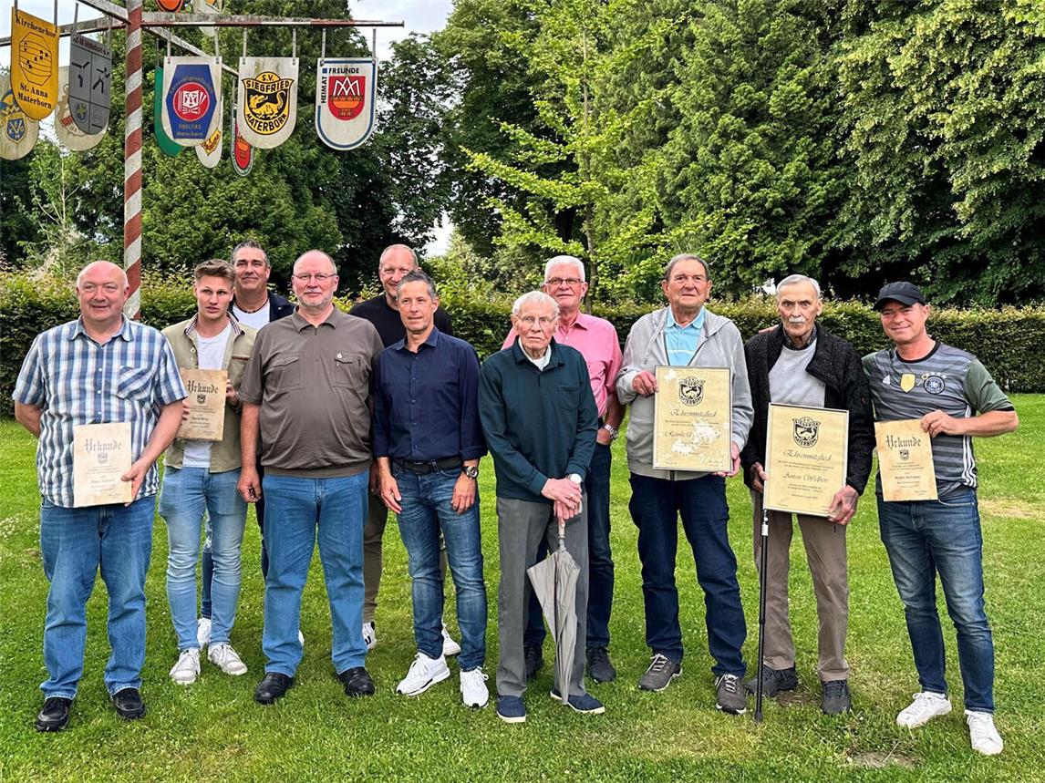 Eine Reihe von Ehrungen standen bei der Versammlung an.Foto: SV Siegfried Materborn