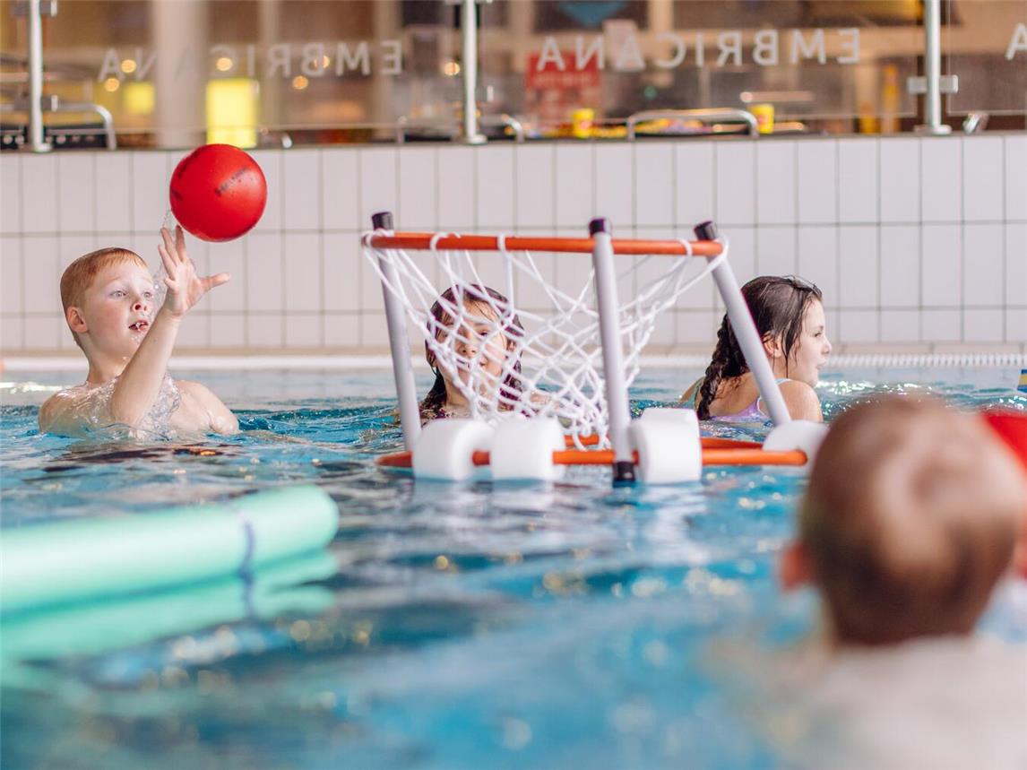 Eine Spiele-Rallye steht zum Winterspaß im Schwimmbad in Emmerich an. Foto: Embricana