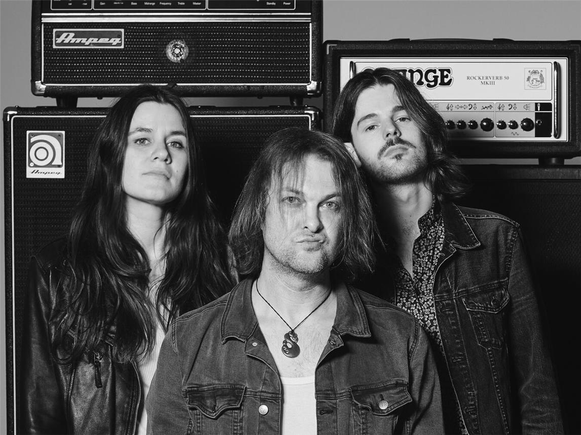 Eine wilde, aber eigenständige Mischung aus Stoner Rock, Grunge und Psychedelic Rock bieten „Carson“ in Grieth. Foto: Marco Stalder