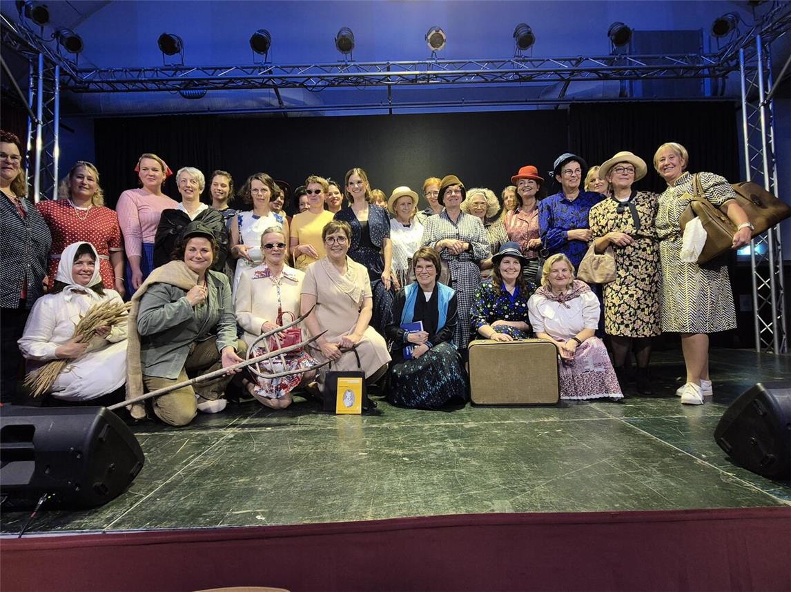 Eine Zusammenfassung der Geschichte der LandFrauen in Form einer Modenschau gehörte ebenfalls zum Programm. Foto: privat