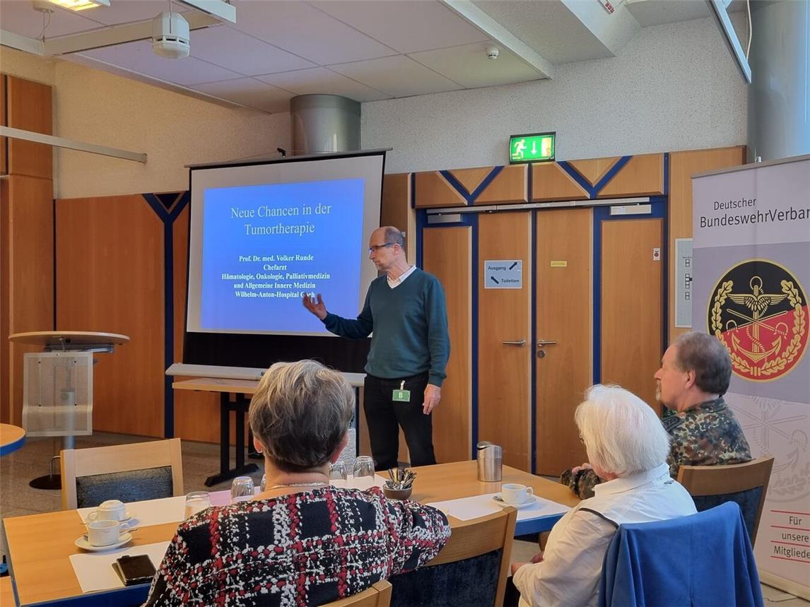Einen spannenden und lebendigen Vortrag hielt Professor Dr. Volker Runde vor den Mitgliedern der KERH Unterer Niederrhein in Kalkar. Foto: privat