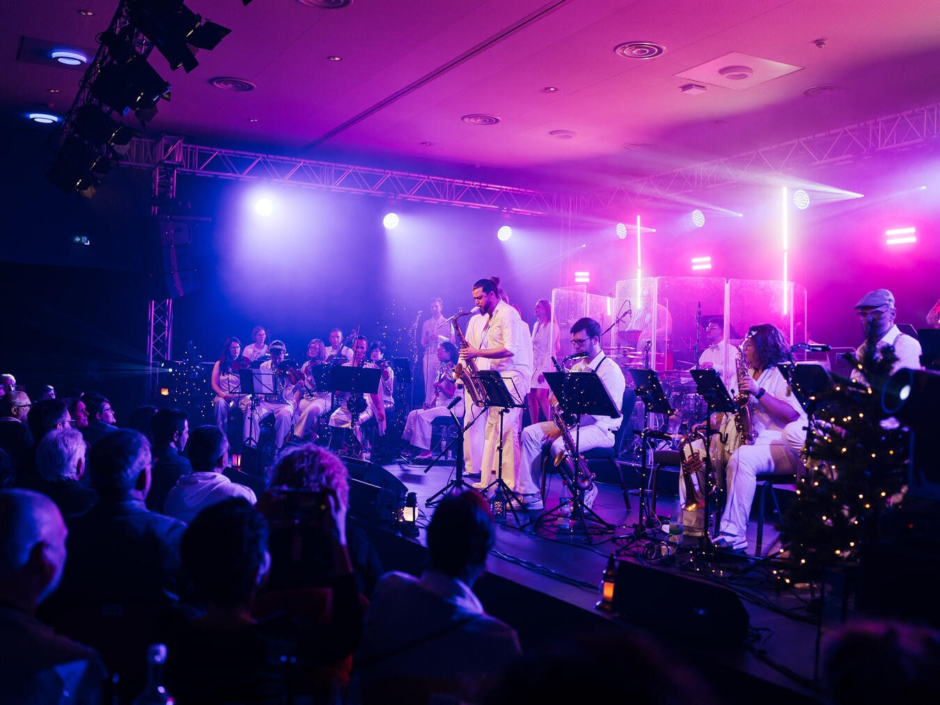 Einen stimmungsvollen Auftakt in die Vorweihnachtszeit verspricht „High Fidelity“ bei den Night of Ballads in Straelen.Foto: Luisa Walleneit